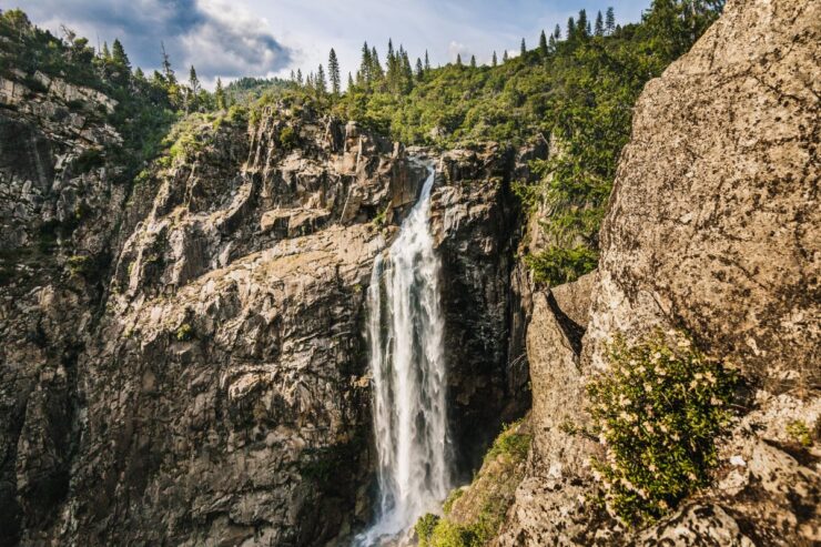 California Waterfalls: Wonderful Cascades to Explore in The Golden ...